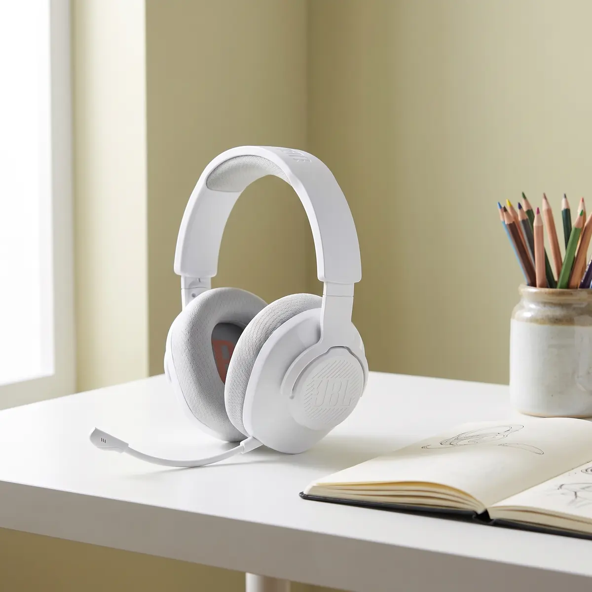 JBL Quantum 360: Kabelloses Over-Ear PC Gaming Headset in Weiß