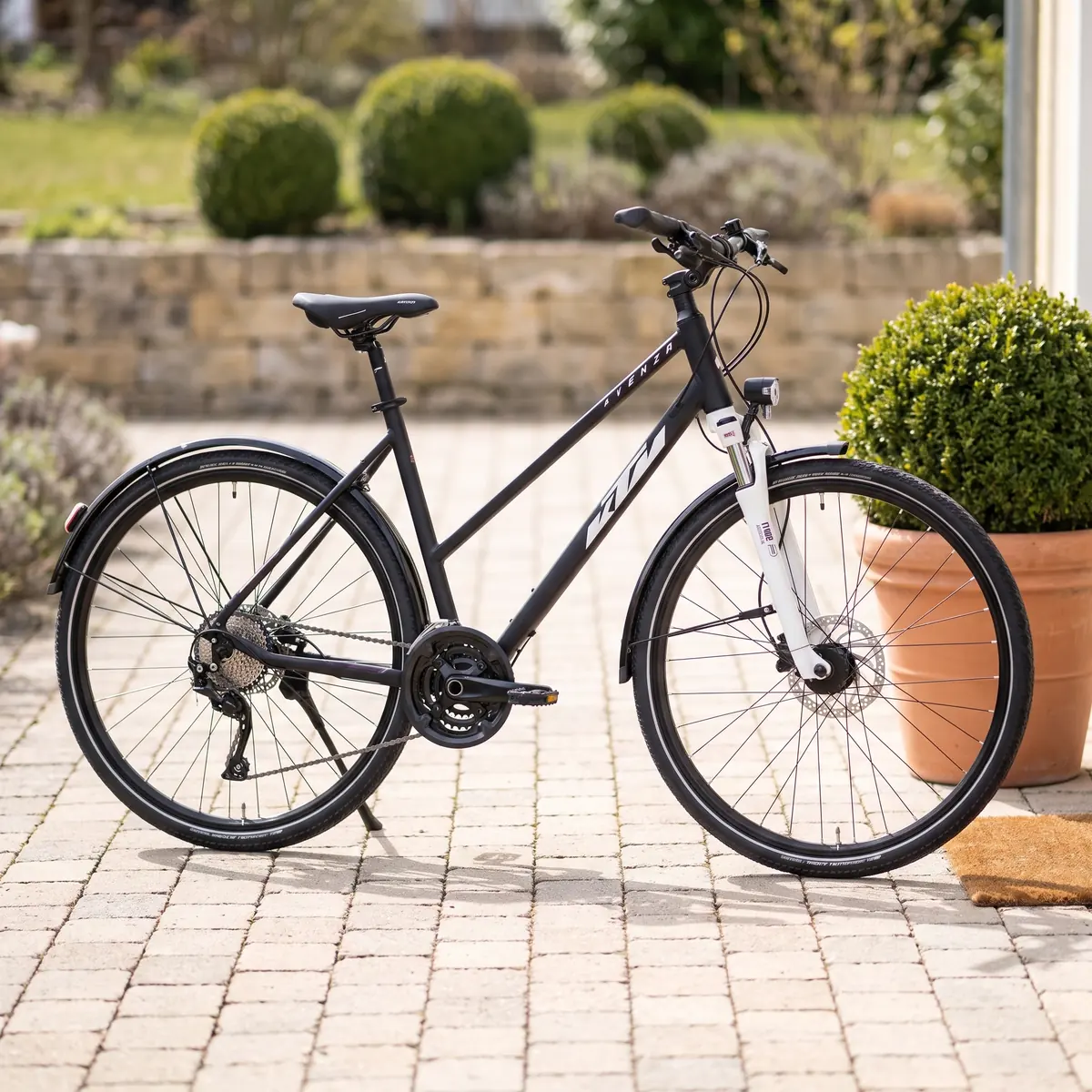 KTM Avenza Cross Street Damen schwarz(weiß/berry) 2025