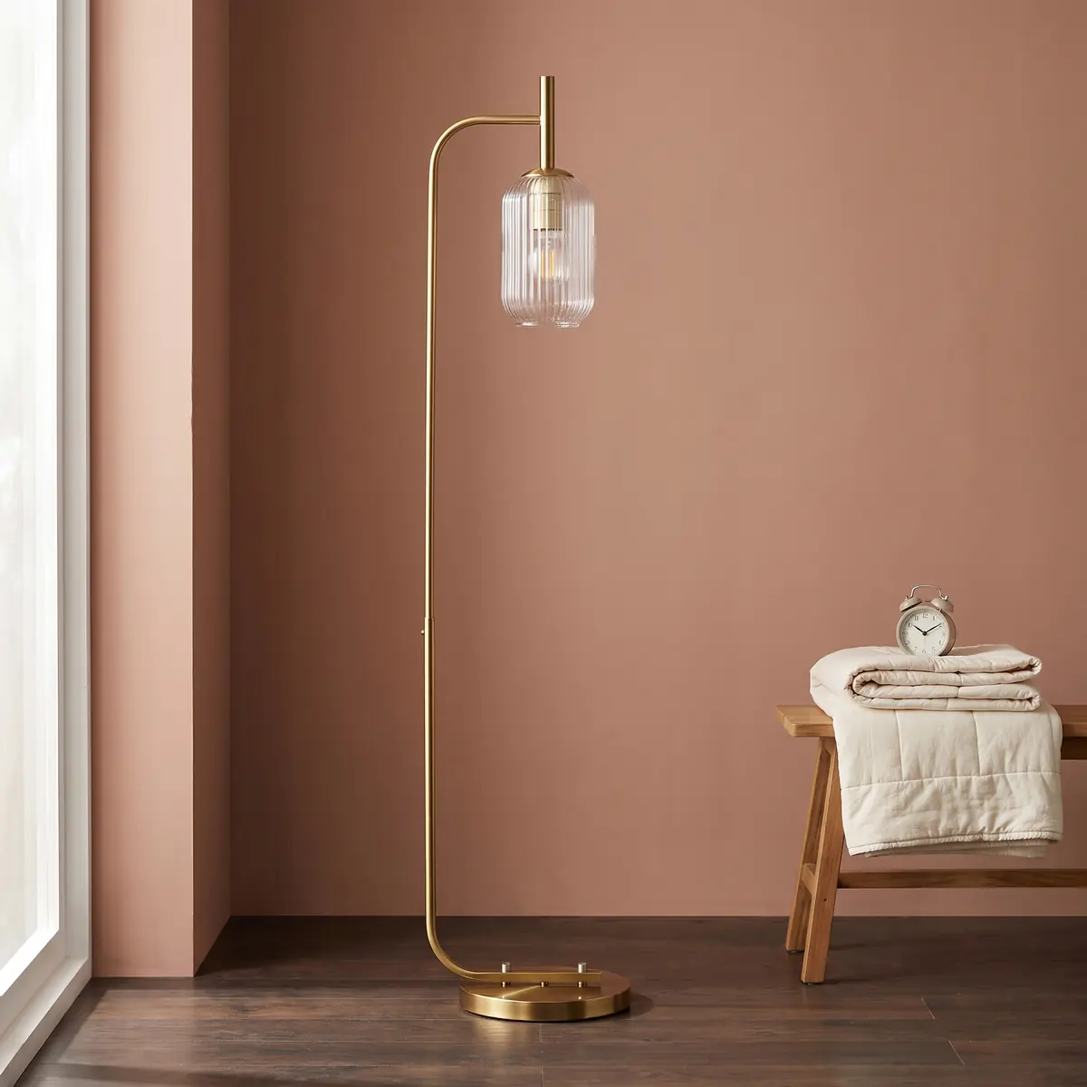 HOMCOM Moderne Stehlampe mit Glasschirm