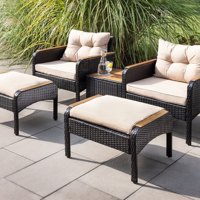 HC Garten & Freizeit Gartenmöbelset Rattan mit Hocker 5tlg. mit Armlehne aus Akazienholz