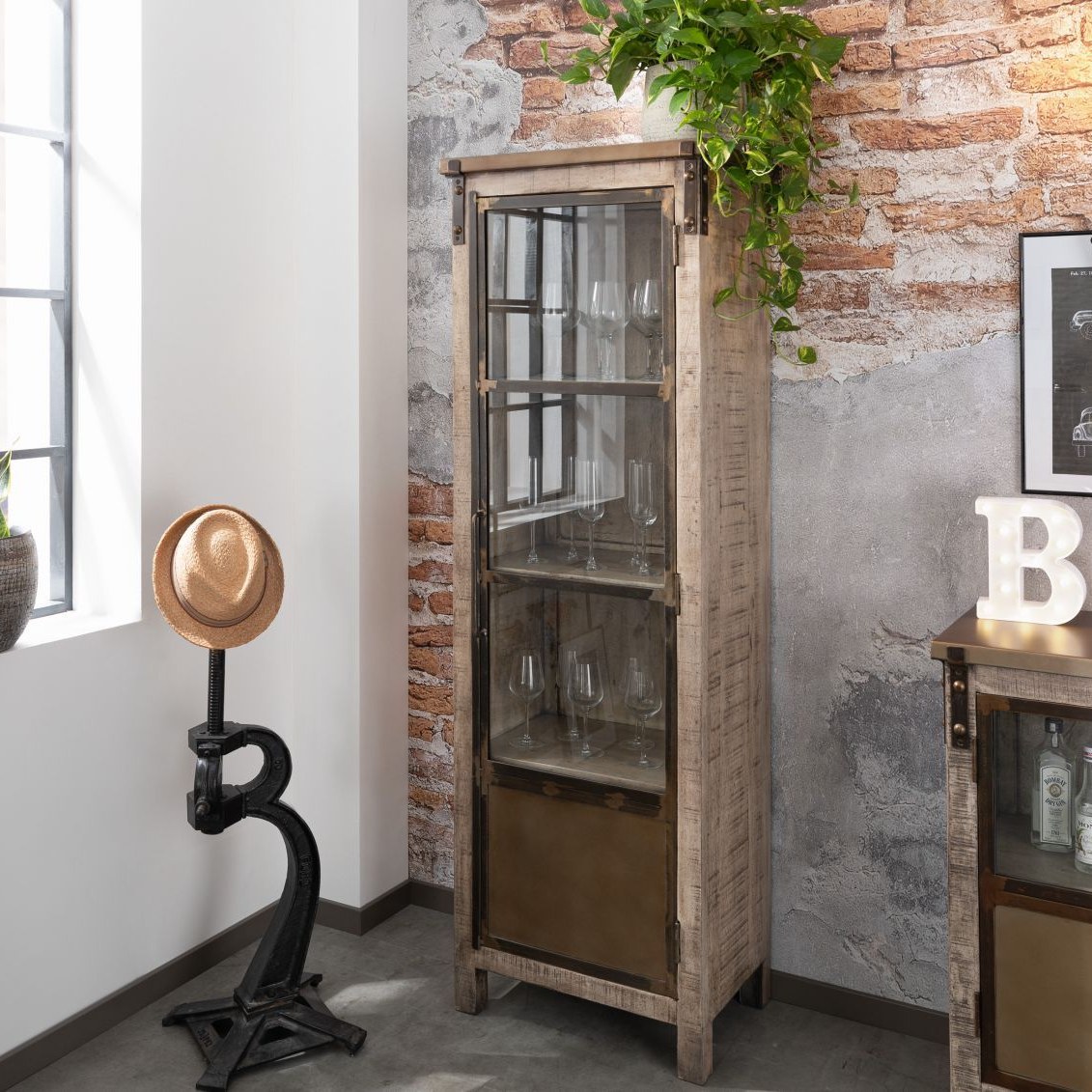Massivmoebel24.de Vitrine Mango 60x40x180 braun lackiert HEAVY INDUSTRY #242